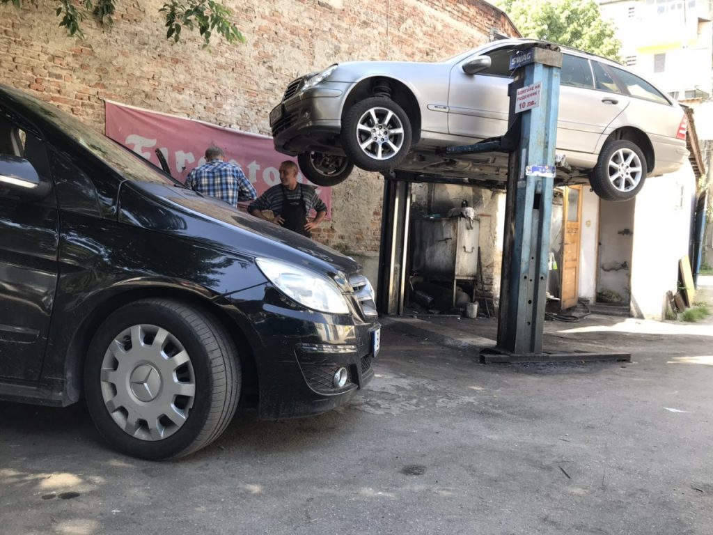 Смяна спирачни дискове и накладки Mercedes 220 CDI